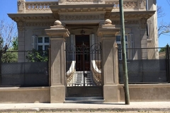 Ingreso principal restaurado.