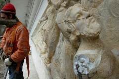 Restauración de conjunto escultórico del capitel.