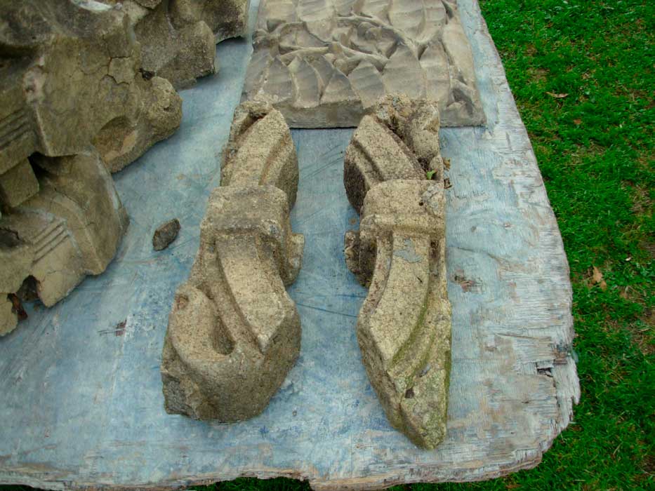 Reconstrucción de ornamentos y balaustres.