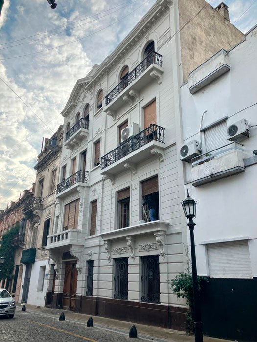 Frente del edificio.