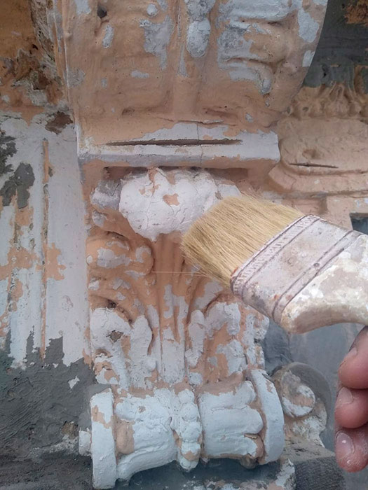 Limpieza de pintura vieja.