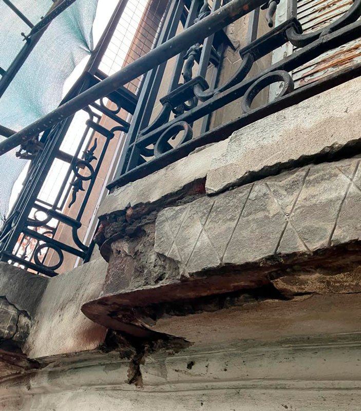 Balcones con desprendimientos.