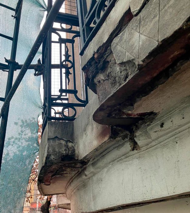 Balcones con desprendimientos.